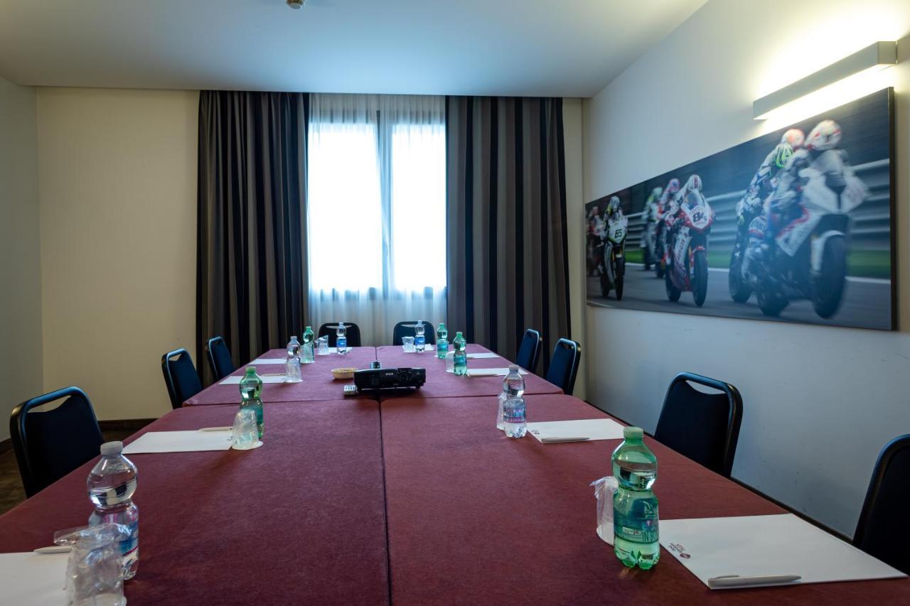 Best Western Plus Hotel Monza E Brianza Palace Чинизелло-Бальзамо Экстерьер фото