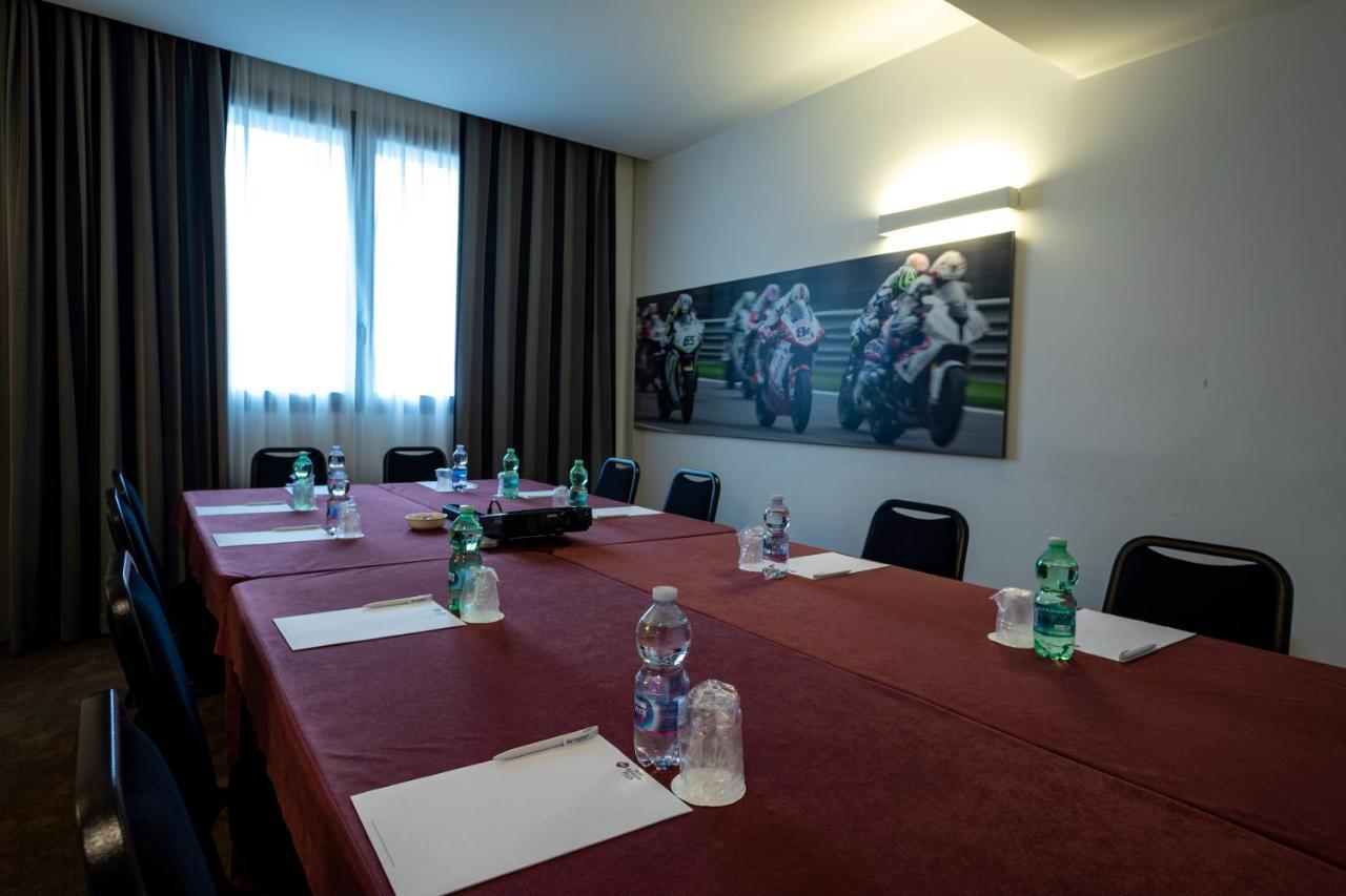 Best Western Plus Hotel Monza E Brianza Palace Чинизелло-Бальзамо Экстерьер фото