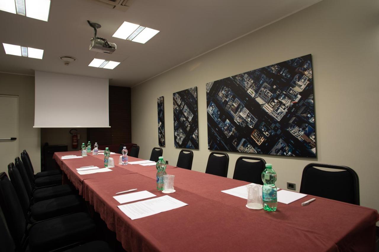 Best Western Plus Hotel Monza E Brianza Palace Чинизелло-Бальзамо Экстерьер фото